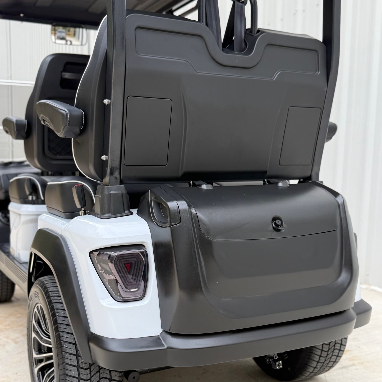 *Available for Pre-Order* Voyager Commander Forward-Facing 2026 72V Lithium - Fresh Powder $13,495